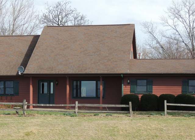 Property at 10853 Shagbark Rd, Dubuque, IA 52003, 4 beds, 2 baths
