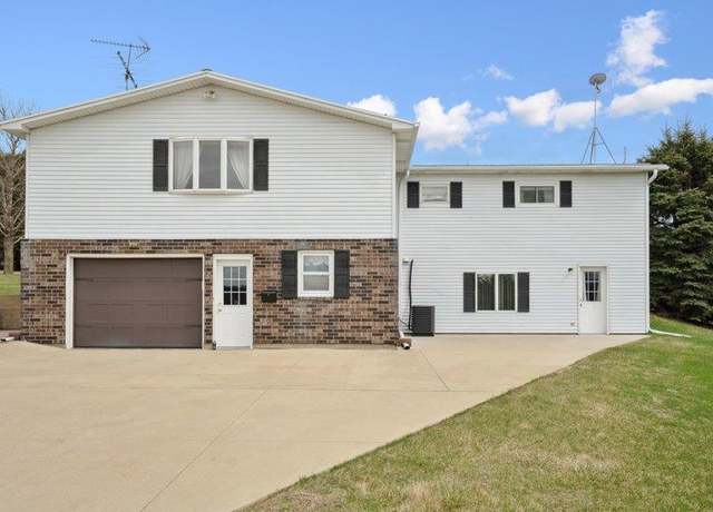 Property at 20750 3 Rte, Durango, IA 52039, 3 beds, 3 baths