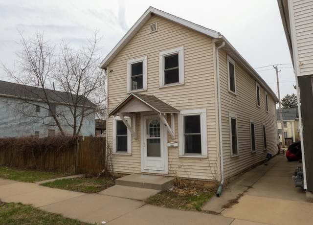 Property at 1567 Elm St, Dubuque, IA 52001, 3 beds, 2 baths