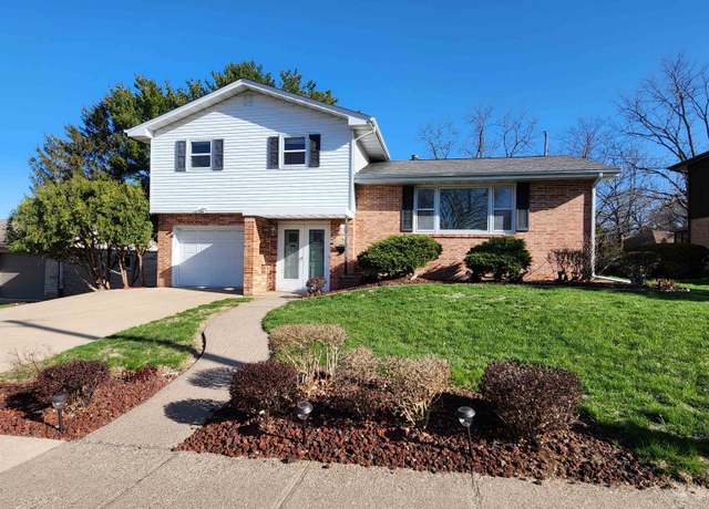 Property at 1388 Tomahawk Dr, Dubuque, IA 52003, 3 beds, 2 baths
