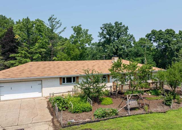 Property at 3565 St Catherine Rd, Bellevue, IA 52031, 3 beds, 2 baths