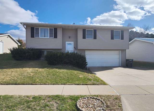Property at 4950 Northrange Ct, Dubuque, IA 52002, 3 beds, 2 baths