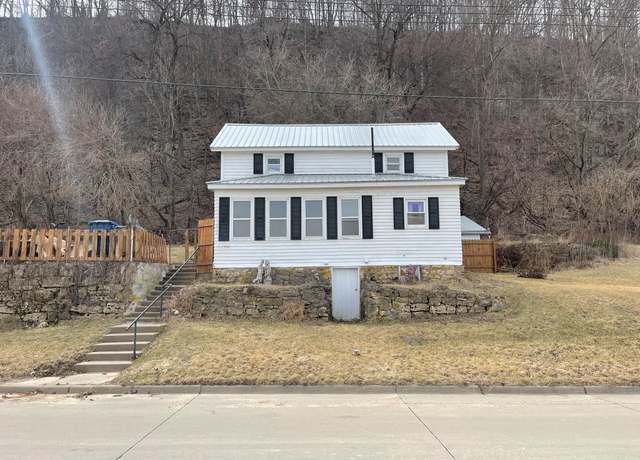 Property at 814 S Bluff St, Guttenberg, IA 52052, 2 beds, 1 bath