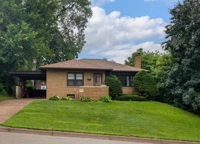 Property at 2760 Buena Vista St, Dubuque, IA 52001, 3 beds, 1.5 baths