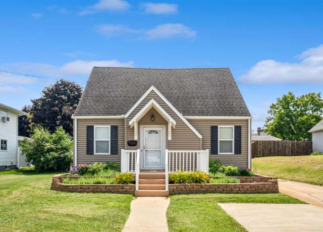 Property at 2150 Clarke Dr, Dubuque, IA 52001, 3 beds, 2 baths