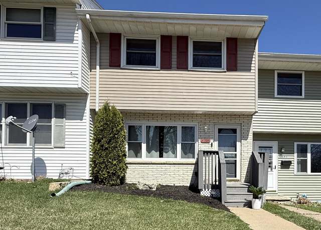 Property at 3695 Hillcrest Rd, Dubuque, IA 52002, 3 beds, 1.5 baths