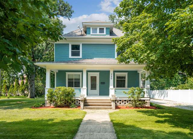 Property at 720 E Howard St, Manchester, IA 52057, 5 beds, 2.5 baths