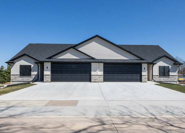 Property at 427 Western Ave, Maquoketa, IA 52060, 2 beds, 2 baths