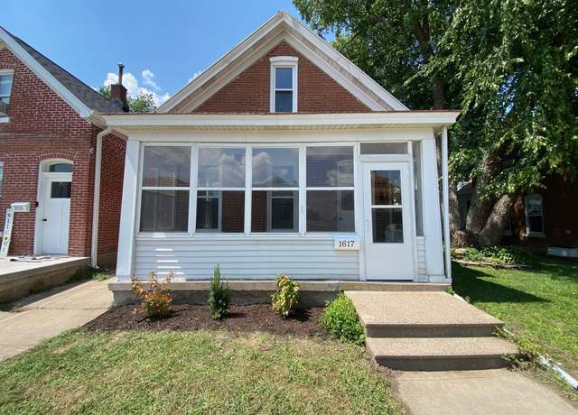 Property at 1617 Lincoln Ave, Dubuque, IA 52001, 3 beds, 1 bath
