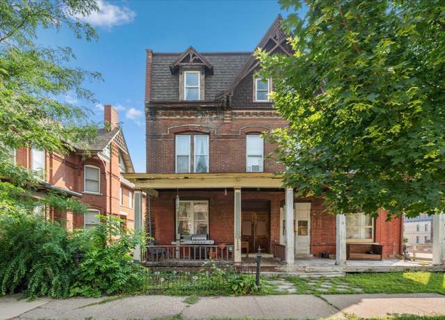 Property at 1554 Locust St, Dubuque, IA 52001, 3 beds, 2.5 baths