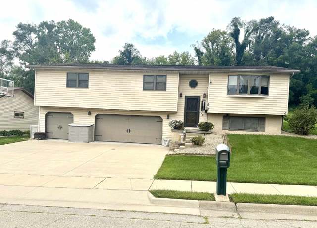 Property at 3705 Aerostar Dr, Dubuque, IA 52001, 3 beds, 2.5 baths