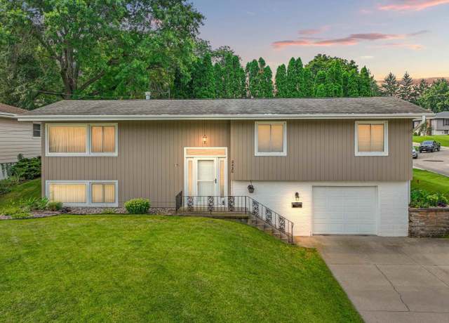 Photo of home in Dubuque County