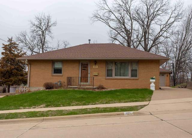 Property at 1271 Cleveland Ave, Dubuque, IA 52003, 3 beds, 1.5 baths