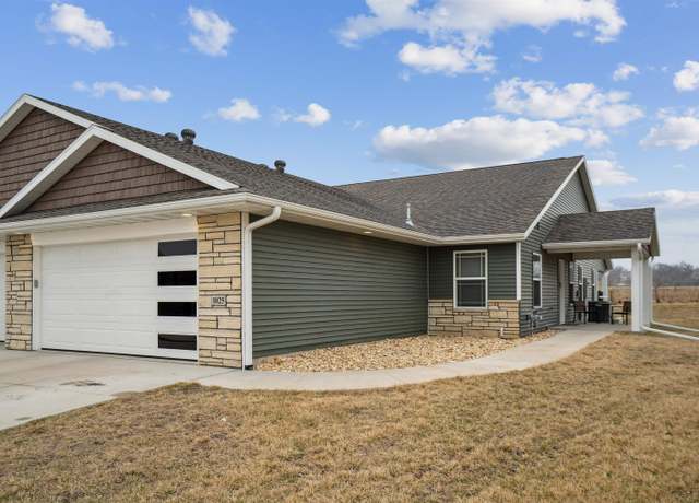 Property at 1025 Sage Oak Cir, Manchester, IA 52057, 4 beds, 3 baths