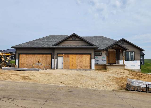 Property at 8165 Hugo Dr, Peosta, IA 52068, 5 beds, 4.5 baths