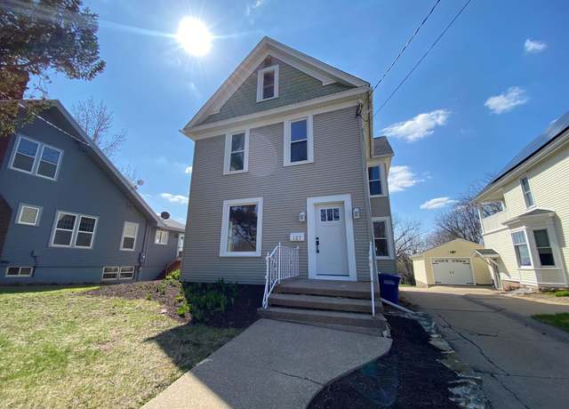 Property at 127 N Grandview Ave, Dubuque, IA 52001, 4 beds, 1.5 baths