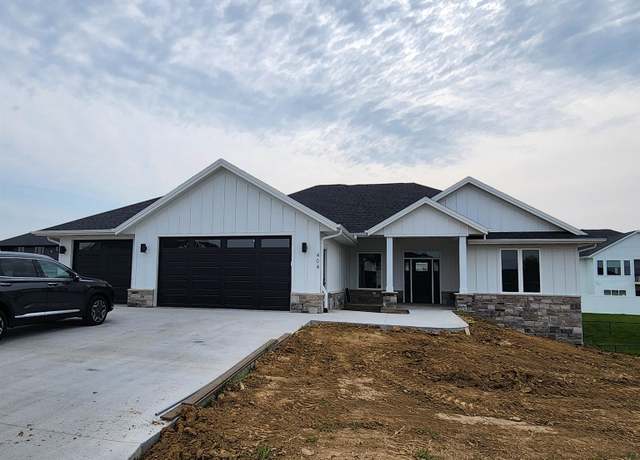 Property at 404 Solomia Ct, Peosta, IA 52068, 5 beds, 3.5 baths