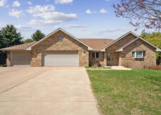 Property at 16937 Muntz Ct, Dubuque, IA 52001, 4 beds, 4 baths