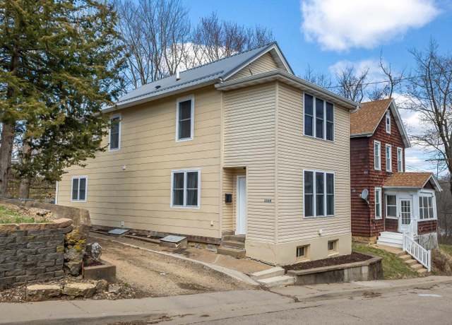 Property at 2289 Foye St, Dubuque, IA 52001, 3 beds, 1.5 baths