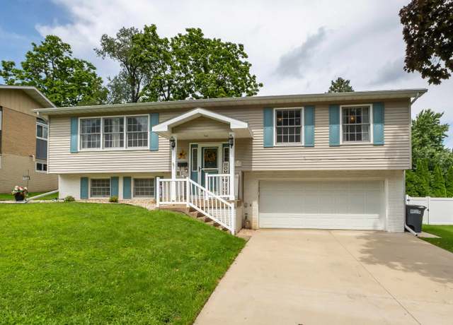 Property at 2965 Saint Anne Dr, Dubuque, IA 52001, 4 beds, 3 baths