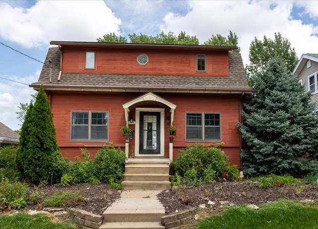 Property at 1200 Glen Oak St, Dubuque, IA 52001, 2 beds, 3 baths