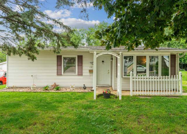 Property at 727 Berkley Pl, Dubuque, IA 52001, 3 beds, 1 bath