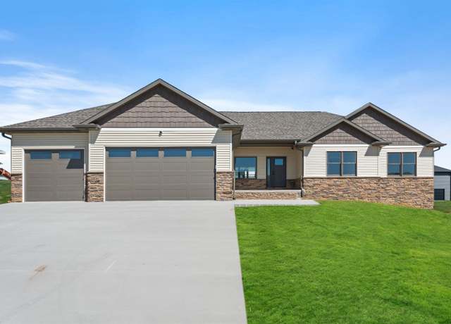 Property at 326 Solomia Ct, Peosta, IA 52068, 5 beds, 3.5 baths