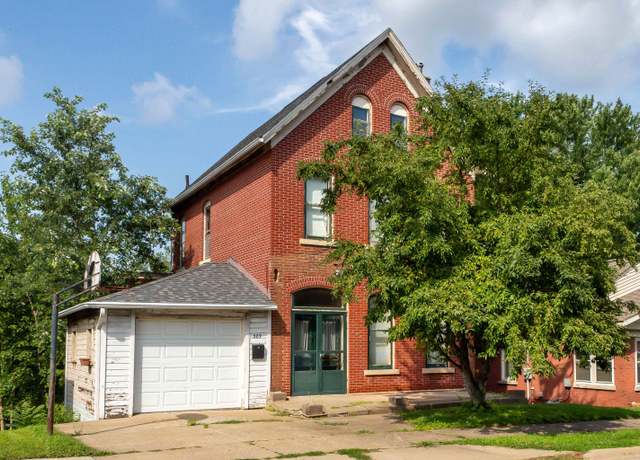 Property at 389 Clarke Dr, Dubuque, IA 52001, 3 beds, 1 bath