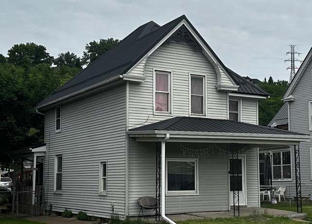 Property at 1615 Rhomberg Ave, Dubuque, IA 52001, 3 beds, 2 baths