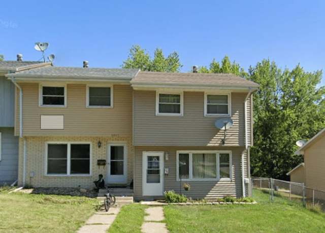 Property at 3691 Hillcrest Rd, Dubuque, IA 52001, 3 beds, 1.5 baths