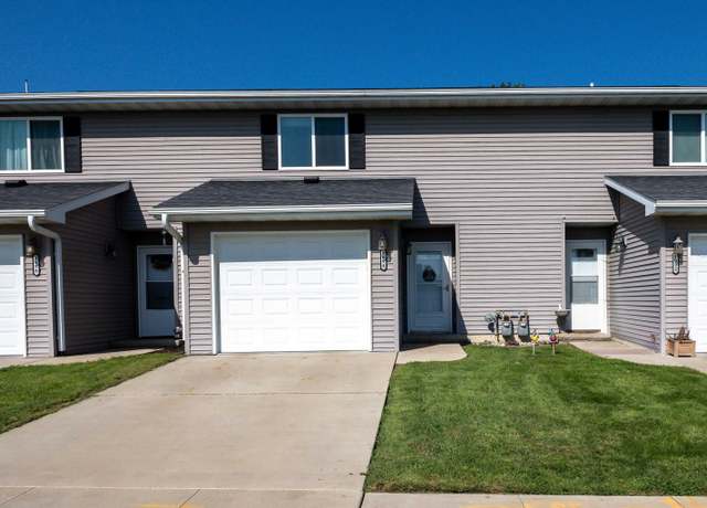 Property at 1994 Golden Eagle Dr, Dubuque, IA 52001, 3 beds, 1.5 baths