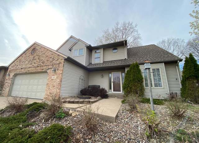 Property at 949 Spires Dr, Dubuque, IA 52001, 4 beds, 2.5 baths