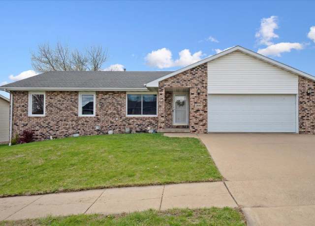 Property at 1993 Hummingbird Dr, Dubuque, IA 52002, 3 beds, 3 baths