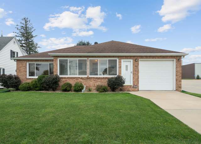 Property at 311 NW Johnson St, Cascade, IA 52033, 3 beds, 1.5 baths