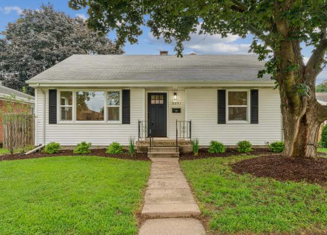 Property at 2071 Garfield Ave, Dubuque, IA 52001, 3 beds, 1.5 baths