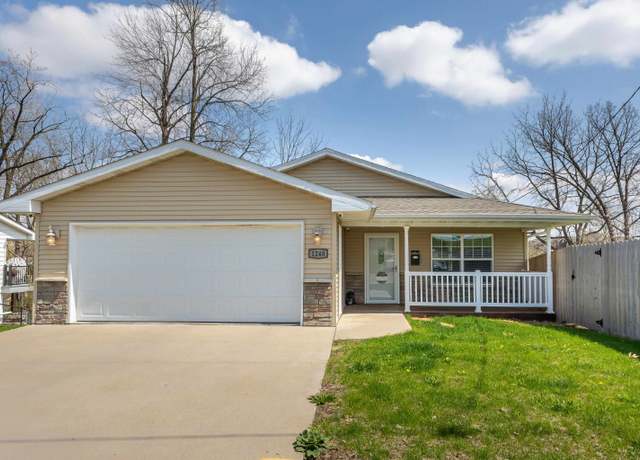 Property at 1240 Missouri Ave, Dubuque, IA 52001, 4 beds, 3 baths