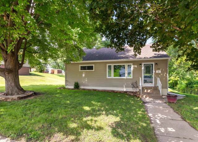 Property at 495 Edith St, Dubuque, IA 52001, 3 beds, 2 baths