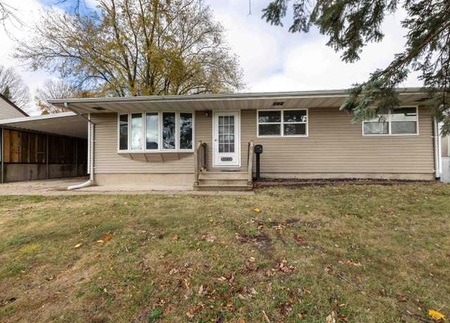 Property at 2141 Carter Rd, Dubuque, IA 52001, 3 beds, 1 bath