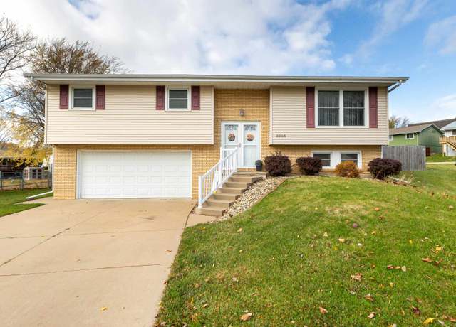 Property at 3365 Venture Ct, Dubuque, IA 52002, 3 beds, 2 baths