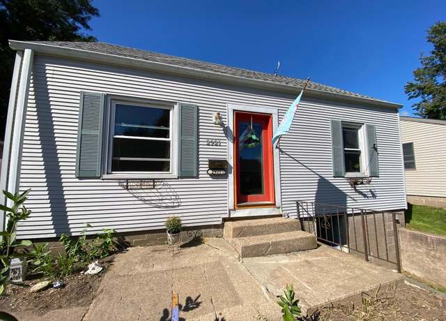 Property at 2921 Balke St, Dubuque, IA 52001, 3 beds, 1 bath