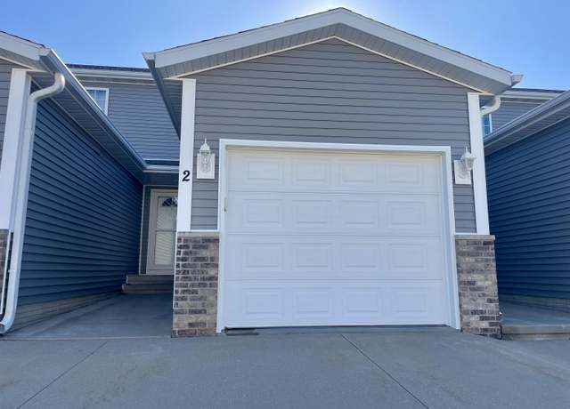 Property at 5937 SW Muirfield Dr, Cedar Rapids, IA 52404, 2 beds, 2.5 baths