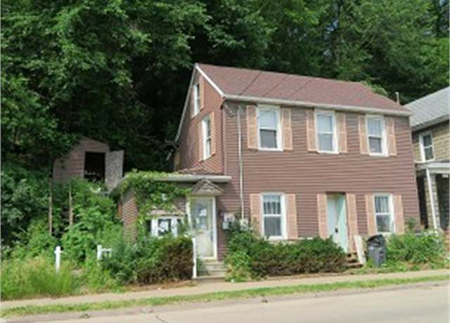 Property at 2611 Central Ave, Dubuque, IA 52001, 2 beds, 1 bath