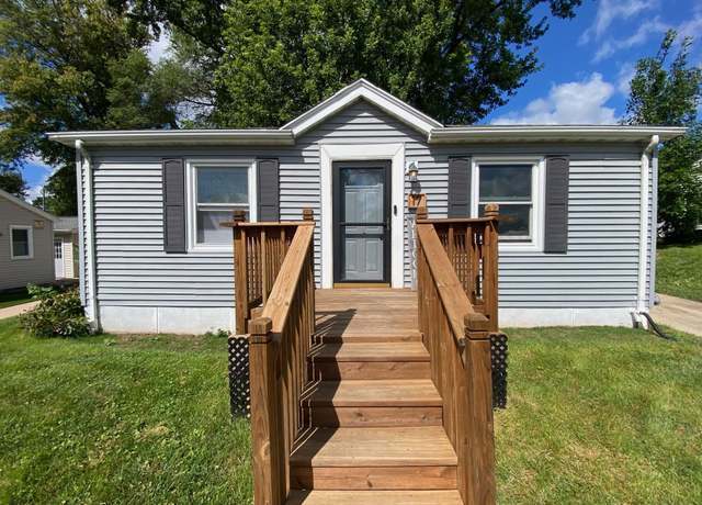 Property at 17 Jenni St, Dubuque, IA 52001, 2 beds, 1 bath