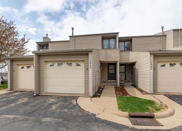 Property at 2844 Oak Meadow Ct, Dubuque, IA 52003, 2 beds, 2.5 baths
