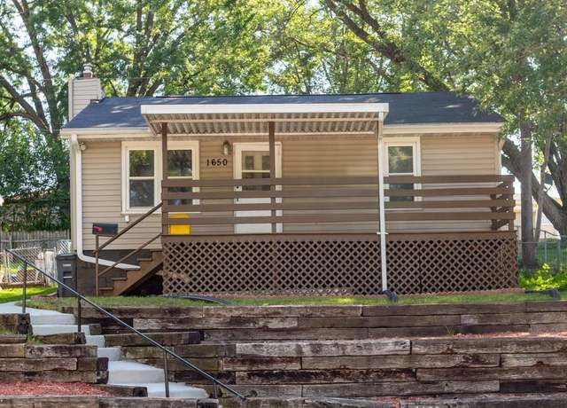 Property at 1650 Drexel Ave, Dubuque, IA 52001, 2 beds, 1 bath