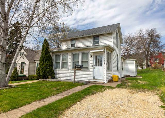 Property at 1825 Bennett St, Dubuque, IA 52001, 2 beds, 1 bath
