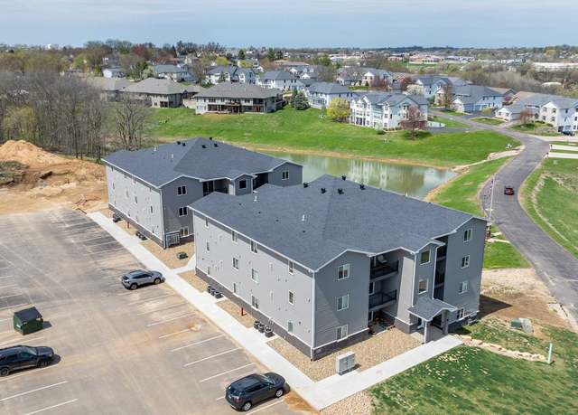 Property at 3130 Lake Ridge Dr, Dubuque, IA 52003, 2 beds, 2 baths