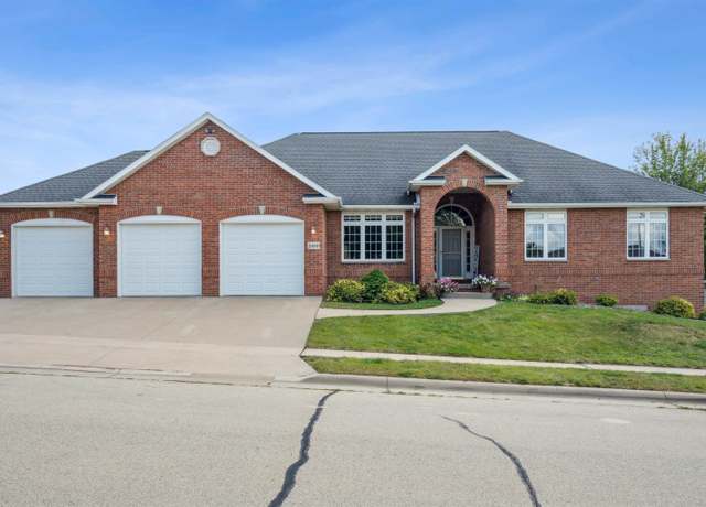 Property at 2480 Wheatland Dr, Dubuque, IA 52002, 5 beds, 3 baths