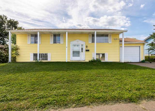 Property at 2575 Crissy Dr, Dubuque, IA 52001, 4 beds, 2 baths