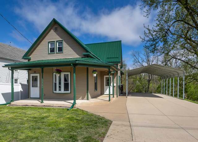 Property at 635 N Burden St, Dubuque, IA 52001, 3 beds, 1.5 baths